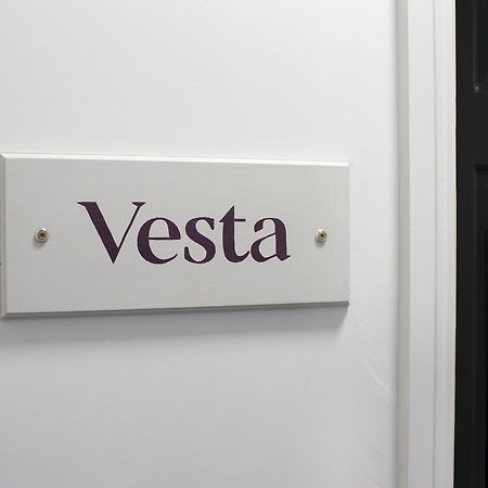 Vesta Central Bath Apartment Екстер'єр фото